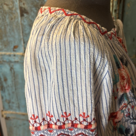 Johnny Was Hummingbird Embroidered Pinstriped Blue White Stripe Tunic Flowers XS - Picture 13 of 15